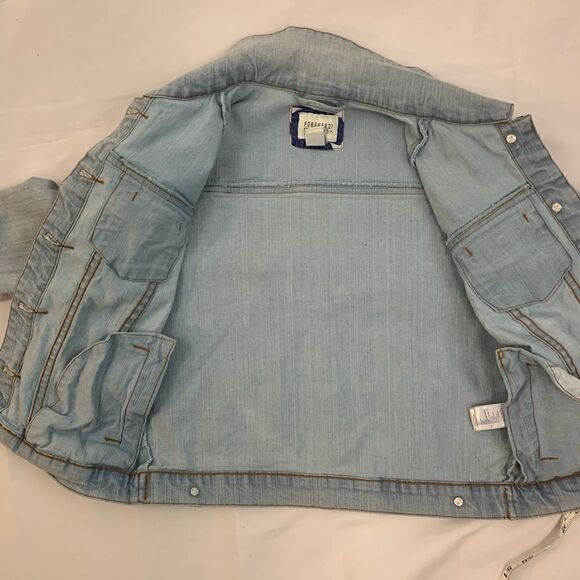 light wash denim w/ us flag detail cropp… - Picture 9 of 9